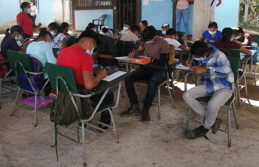 Ninth graders have reading comprehension practices. Jose Trinidad Cabañas in the north of Intibucá.